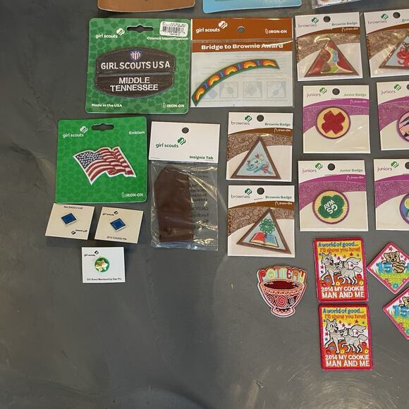 86 Girl Scouts Brownies Daisy Badges Patches Pins Vests Sashes Lot 2014/2015 - Picture 4 of 11